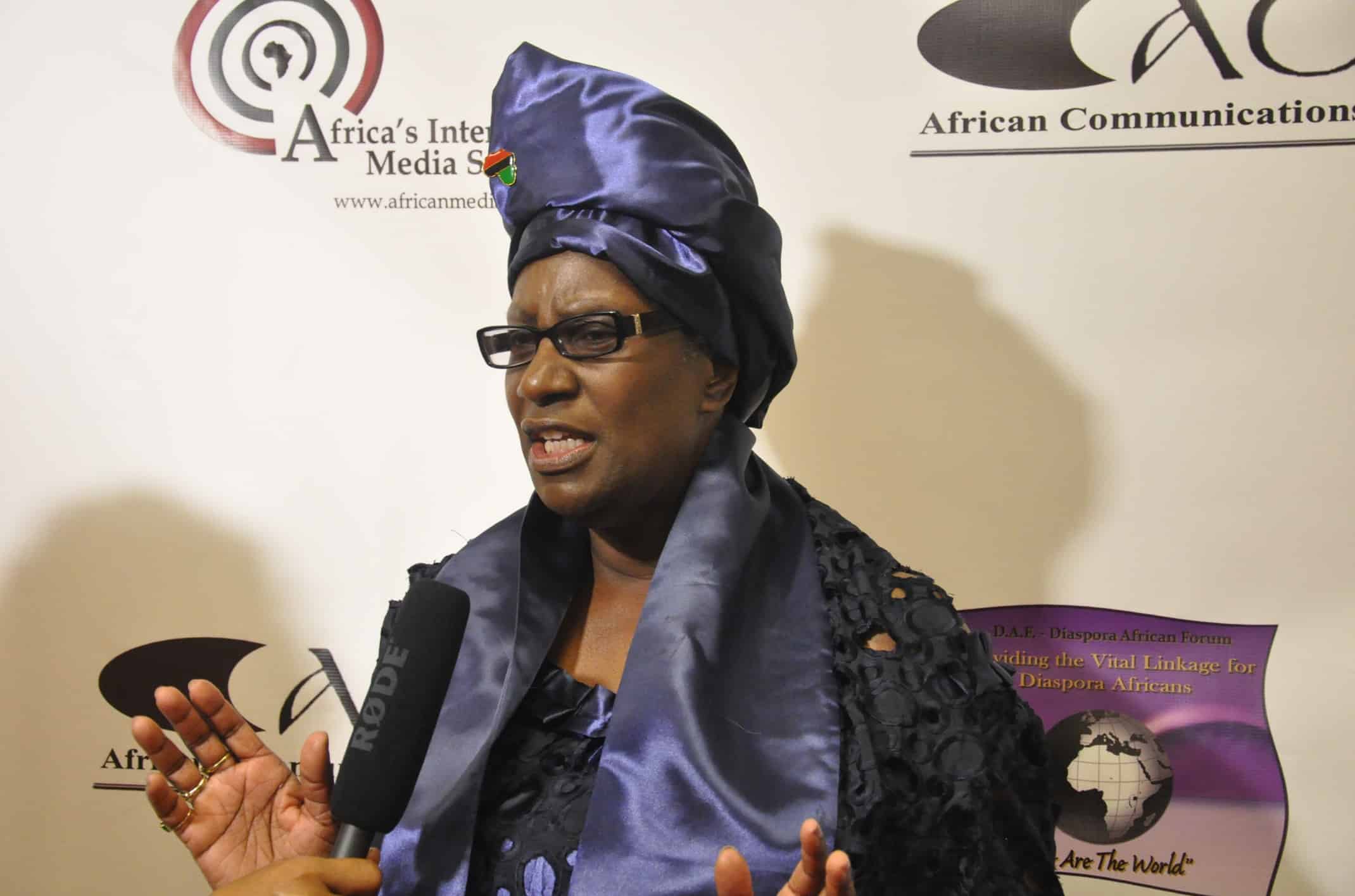 De positie van de afro zwarte man op de kandidatenlijsten