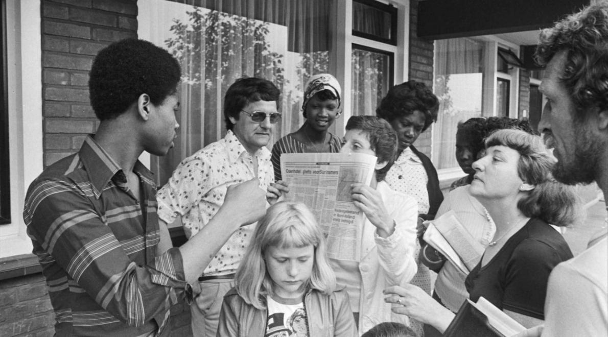 Andere Tijden: Geen Surinamer in de straat